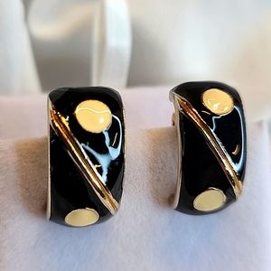 VINTAGE Enamel Black & Cream Dots Chunky clip-on earrings Jewelry